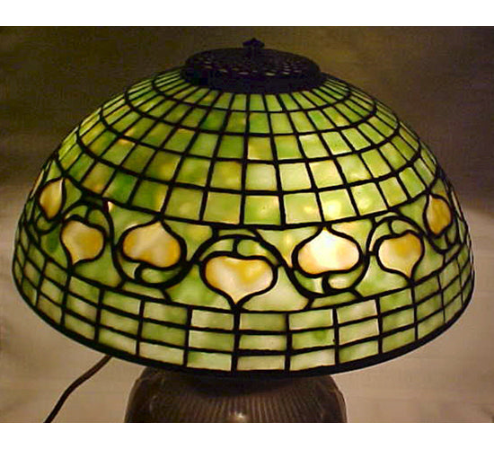 Meyda ORIGINAL TIFFANY ACORN W/TOBACCO LEAF TABLE LAMP | 129286