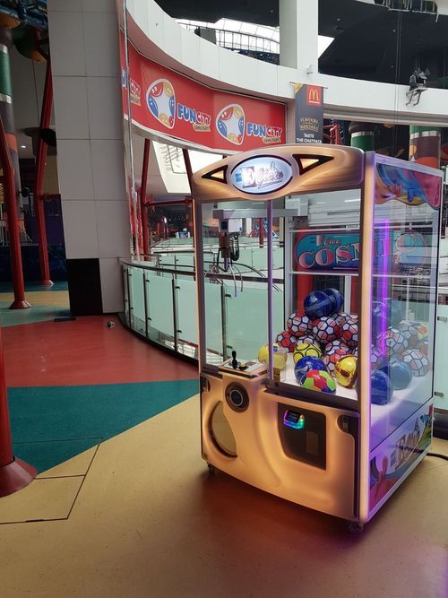 Elaut E-Claw Cosmic Crane Claw Machine Arcade Game